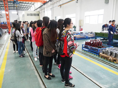 顺德职业技术学院44名学生到妖精视频入口在线观看公司参观学习